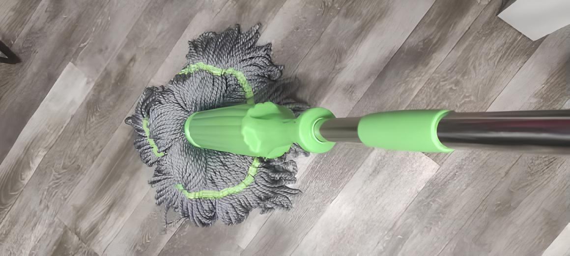 Self-twisting Water Rotating Mop
